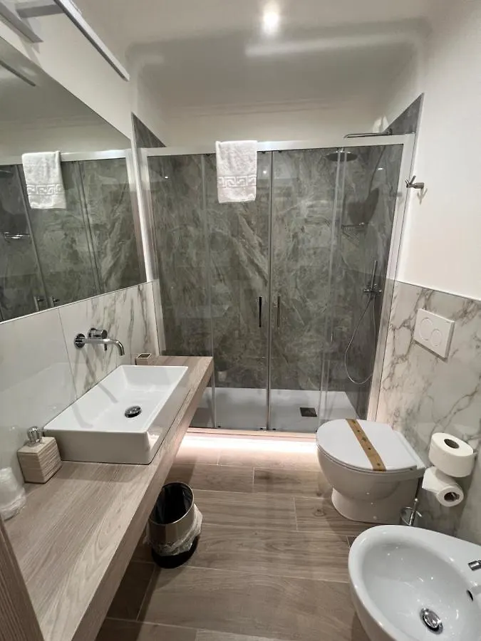 Hotel Le Petit Rome 3*,  Italy