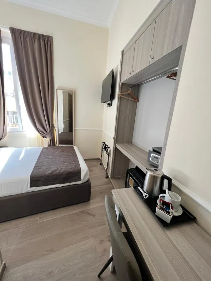 Hotel Le Petit Rome 3*,