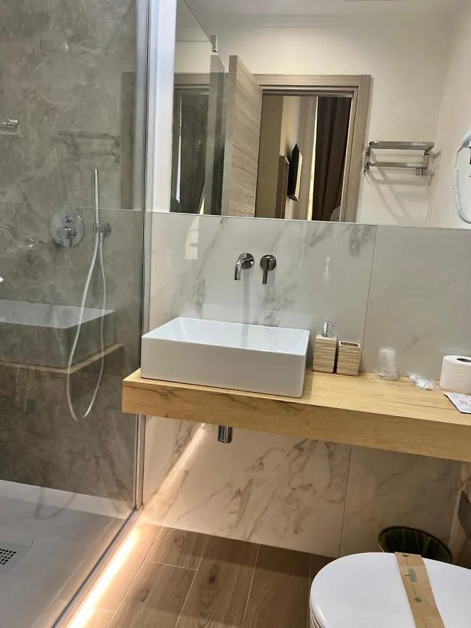 ***  Hotel Le Petit Rome Italy