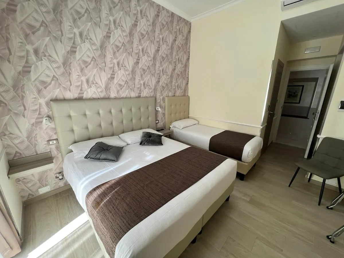 Hotel Le Petit Rome 3*,  Italy