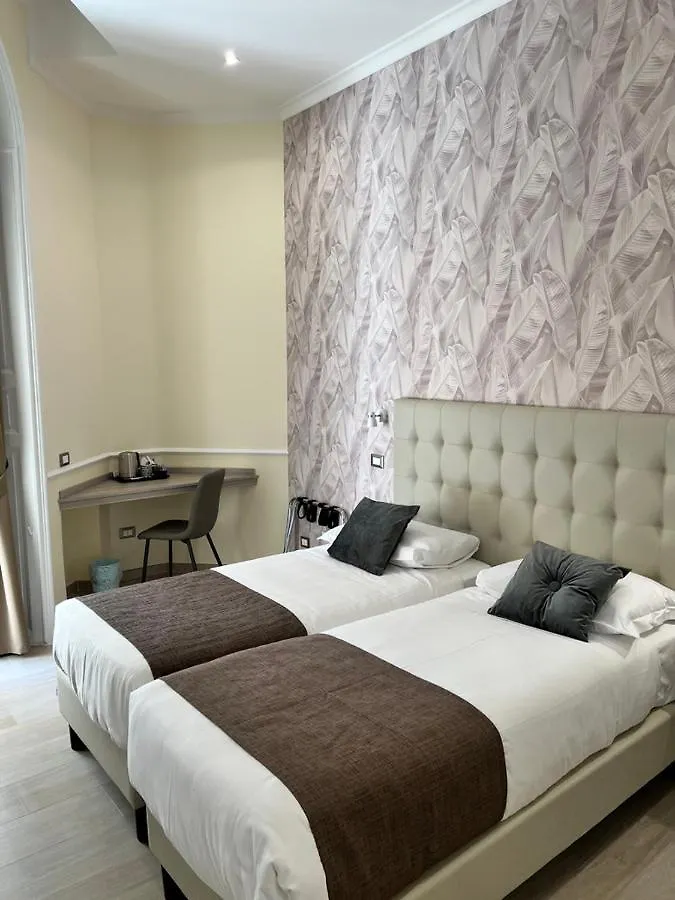 Hotel Le Petit Rome 3*,  Italy