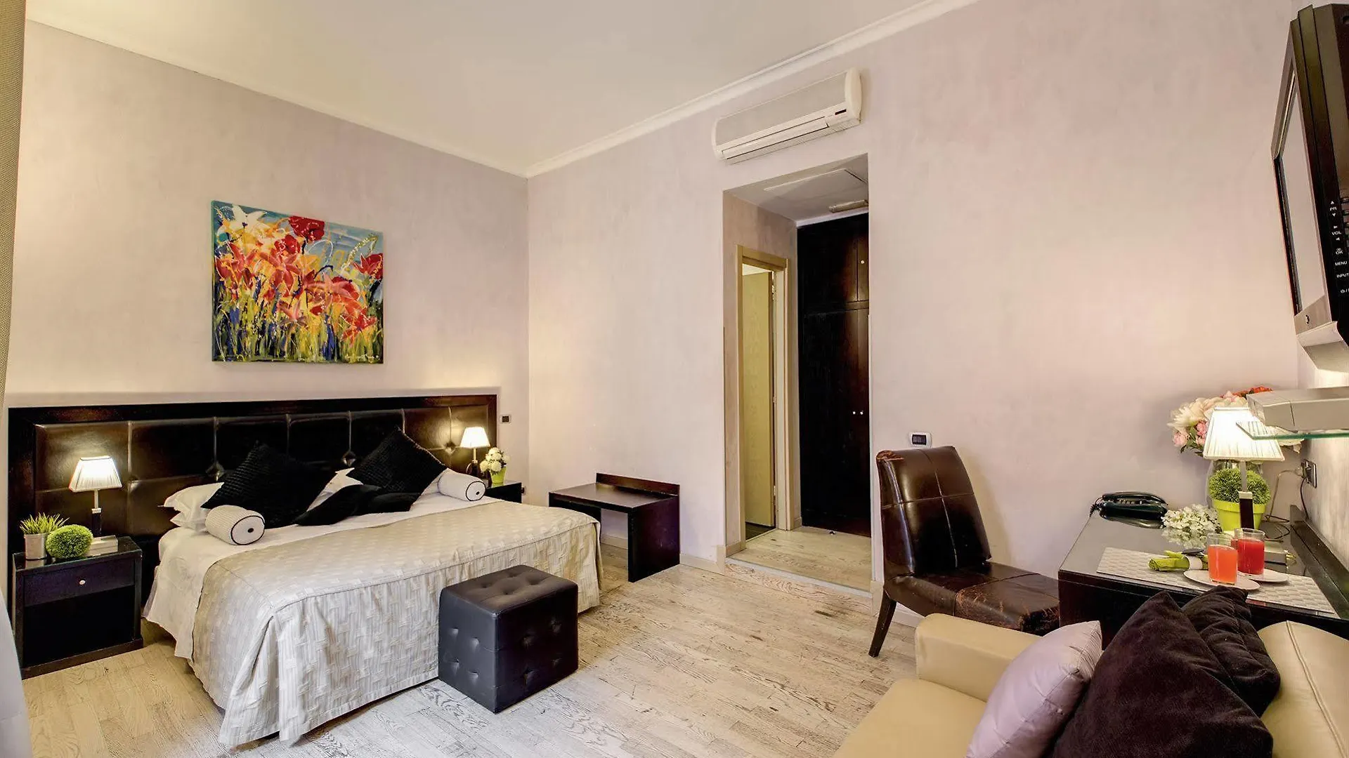 Hotel Le Petit Rome 3*,  Italy
