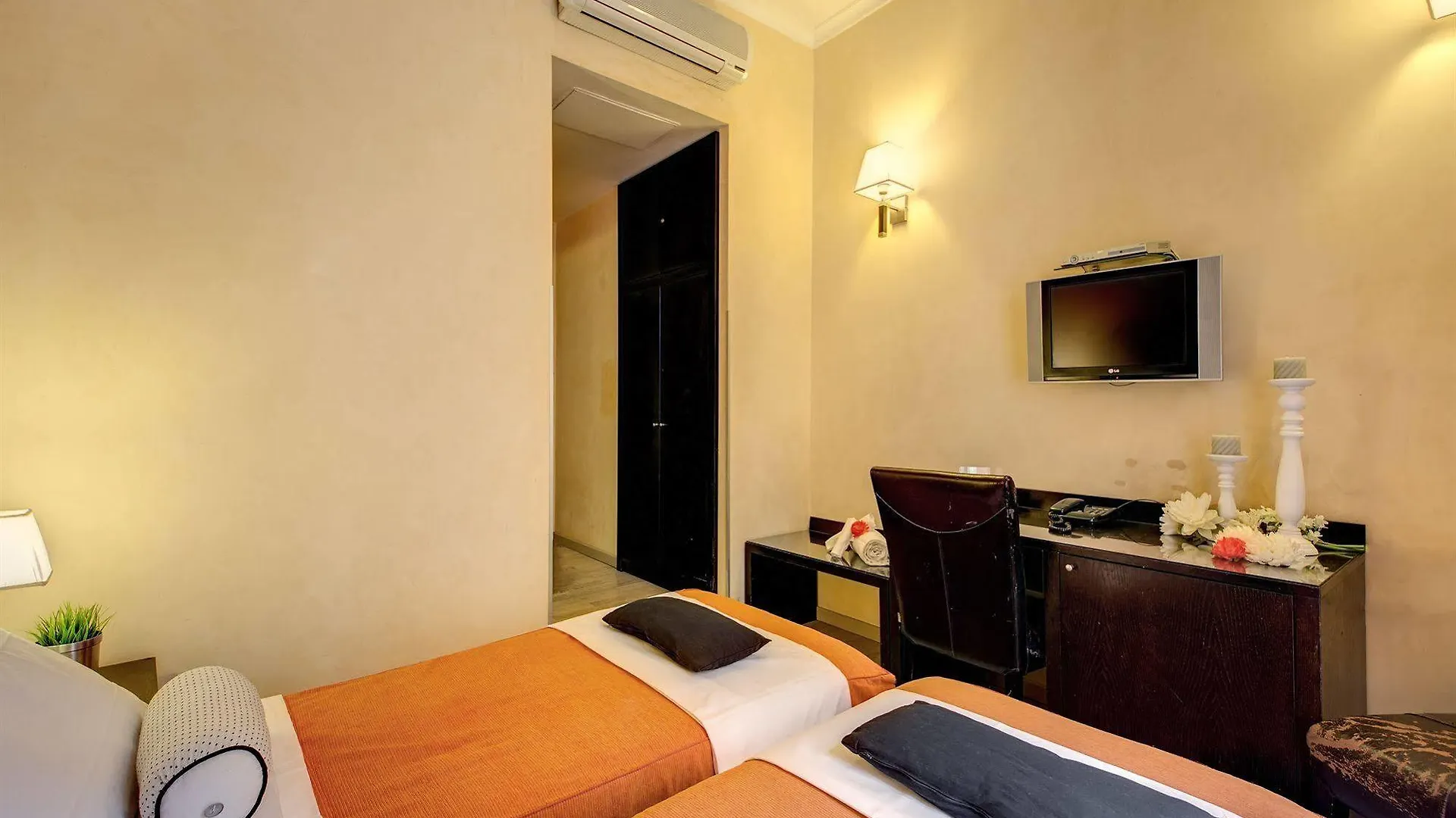 Hotel Le Petit Rome 3*,